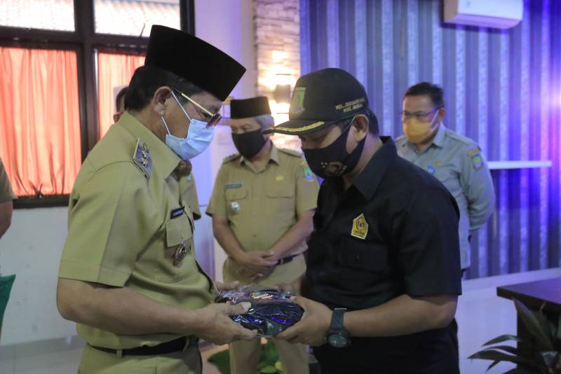 IMG-pemkot-bagikan-ratusan-ribu-masker-untuk-warga-di-13-kecamatan-se-kota-tangerang