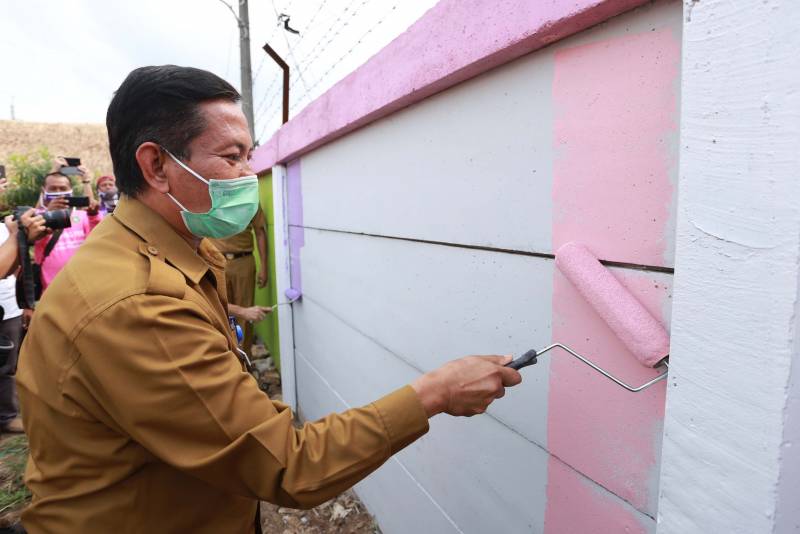 IMG-pemkot-terima-bantuan-25-000-liter-cat-untuk-kampung-rumah-kita