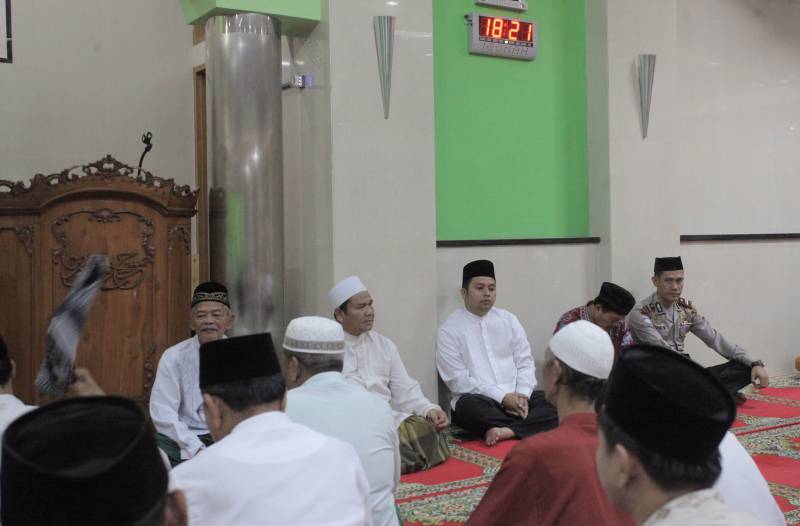 IMG-saat-wali-kota-sosialisasikan-langsung-himbauan-sholat-jamaah