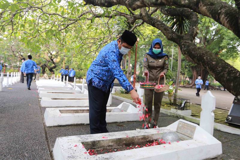 IMG-pemkot-gelar-peringatan-hari-pahlawan-dengan-terapkan-protokol-kesehatan