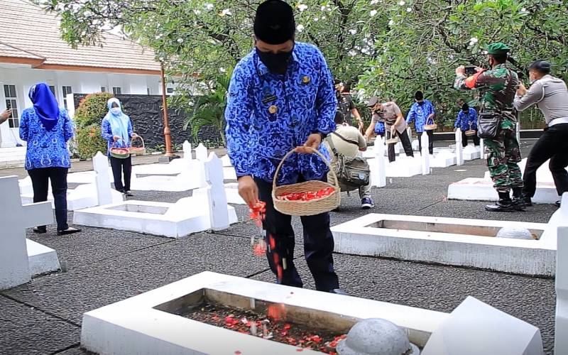 IMG-wali-kota-minta-masyarakat-dan-asn-bekerja-sama-lawan-pandemi-covid-19