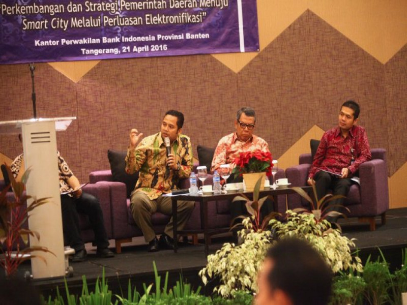 IMG-wali-kota-paparkan-smart-city-dalam-rakor-bank-indonesia
