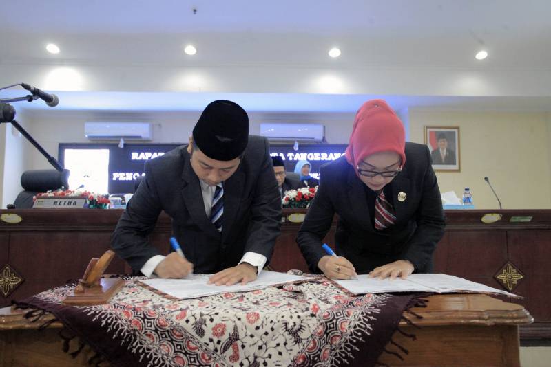IMG-dprd-sahkan-empat-perda-kota-tangerang