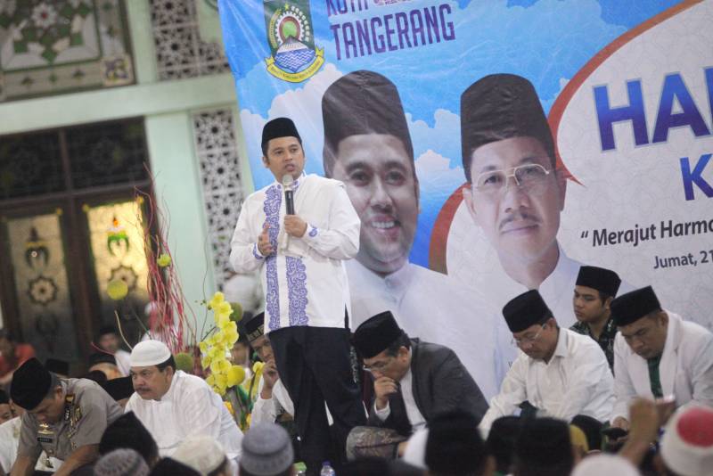 IMG-puluhan-ribu-masyarakat-hadiri-halal-bi-halal-di-al-azhom