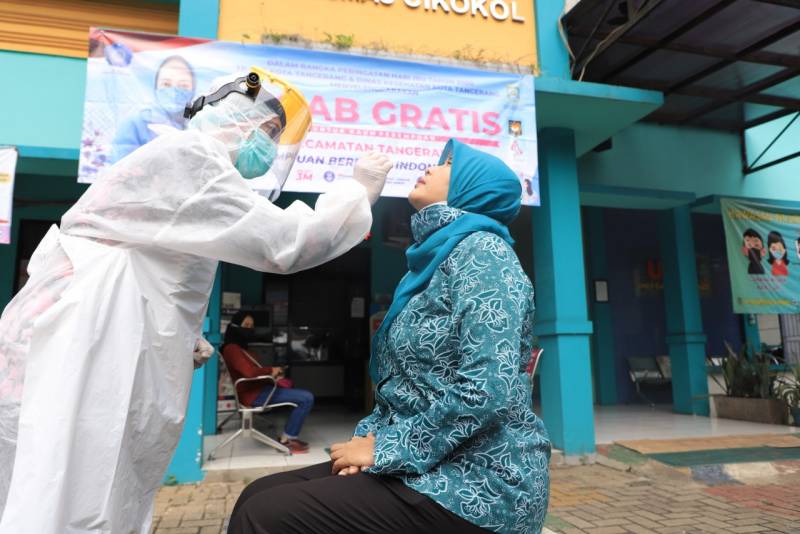 IMG-dalam-rangka-hari-ibu-swab-gratis-untuk-kaum-perempuan