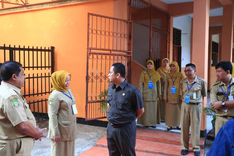 IMG-wali-kota-pantau-pelaksanaan-ujian-nasional-tingkat-smp