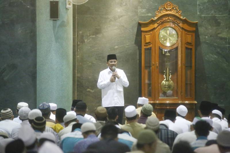 IMG-wakil-wali-kota-berikan-kultum-di-masjid-al-a-zhom