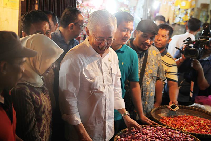 IMG-mendag-enggartiasto-tinjau-pasar-anyar-kota-tangerang
