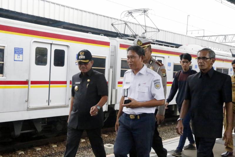 IMG-sachrudin-pantau-pelaksanaan-pengalihan-akses-pintu-masuk-keluar-stasiun