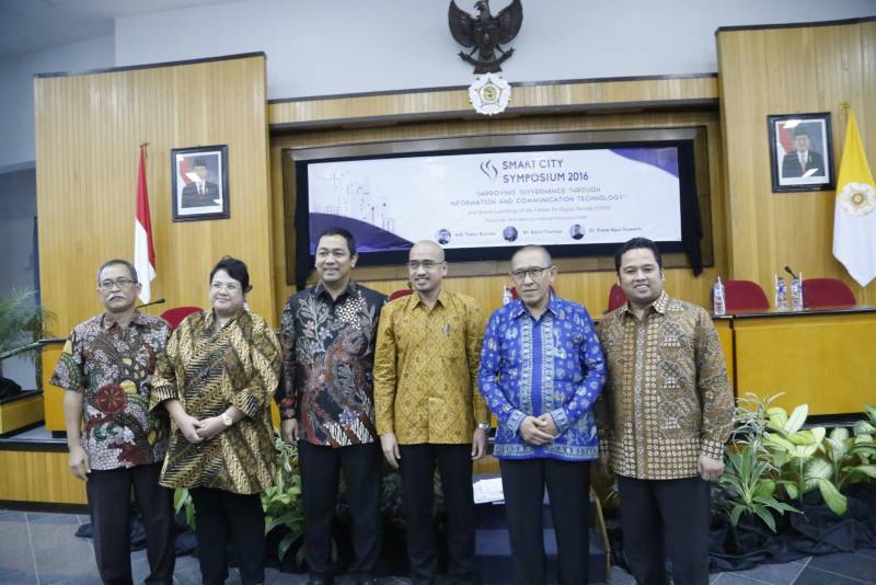 IMG-jadi-narasumber-smart-city-di-ugm-wali-kota-pamer-laksa