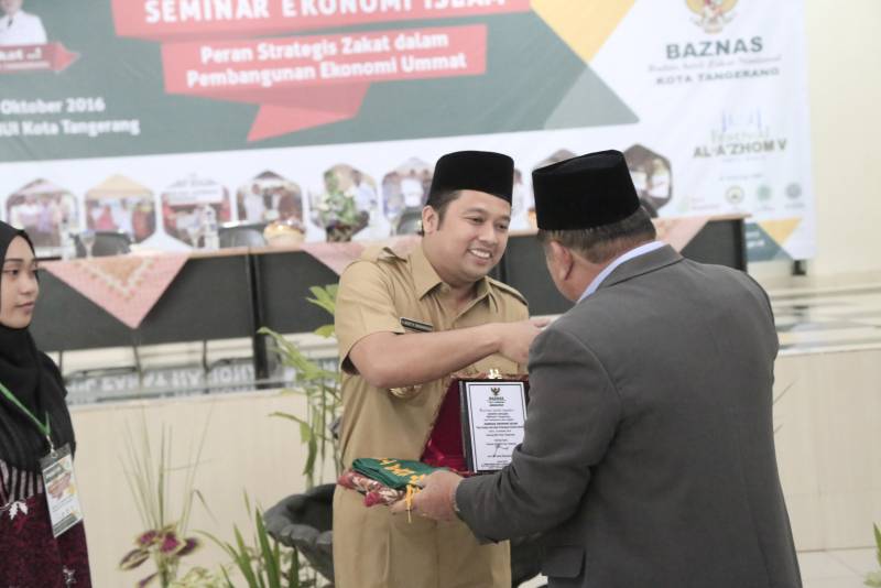 IMG-wali-kota-zakat-infaq-shadaqah-banyak-faedahnya