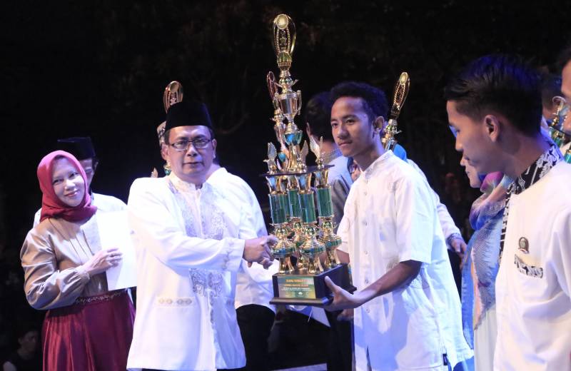 IMG-wali-kota-tak-rugi-berbagi-rezeki-pada-yatim-piatu