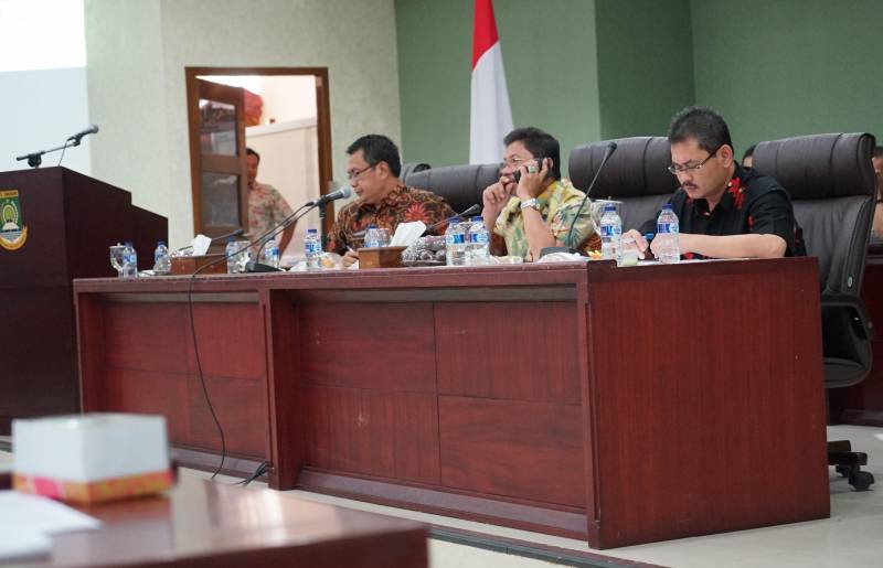 IMG-arahan-sachrudin-saat-pimpin-rapat-koordinasi-pembangunan