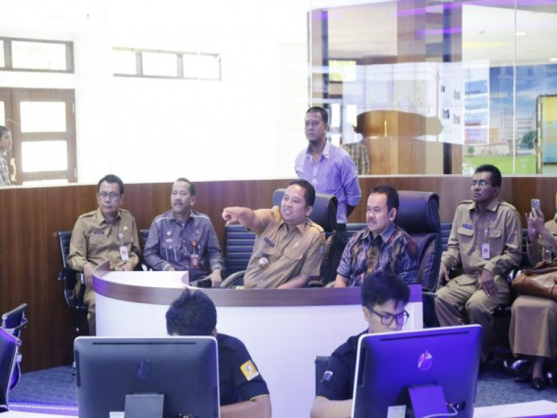IMG-wali-kota-tangerang-berbagi-ilmu-smart-city-pada-wali-kota-serang-beserta-jajarannya