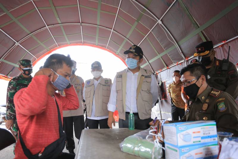 IMG-wali-kota-bersama-wakil-serta-unsur-tni-polri-lakukan-check-point