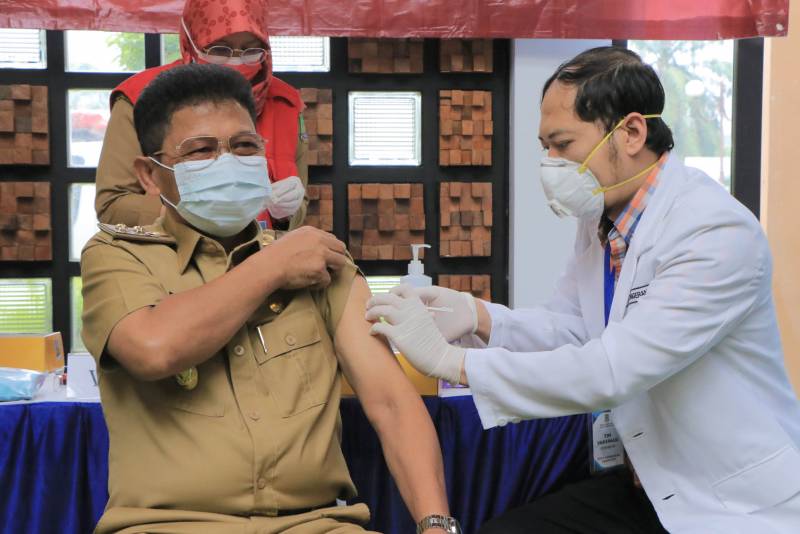IMG-vaksinasi-tahap-dua-pemkot-sasar-sektor-pelayanan-publik
