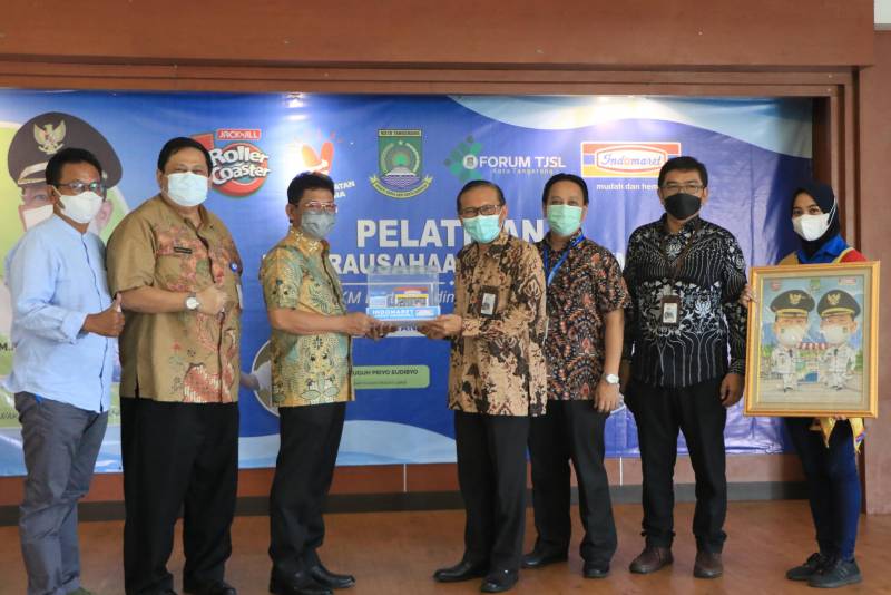 IMG-bangun-kemandirian-wirausaha-pemerintah-gandeng-indomaret-berikan-pelatihan-ikm