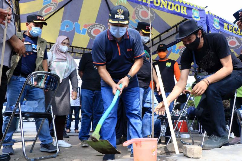 IMG-wali-kota-ajak-masyarakat-bersama-jaga-kebersihan-kali-sipon