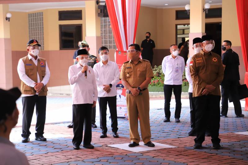 IMG-akselerasi-vaksinasi-wapres-tinjau-vaksinasi-massal-di-kota-tangerang