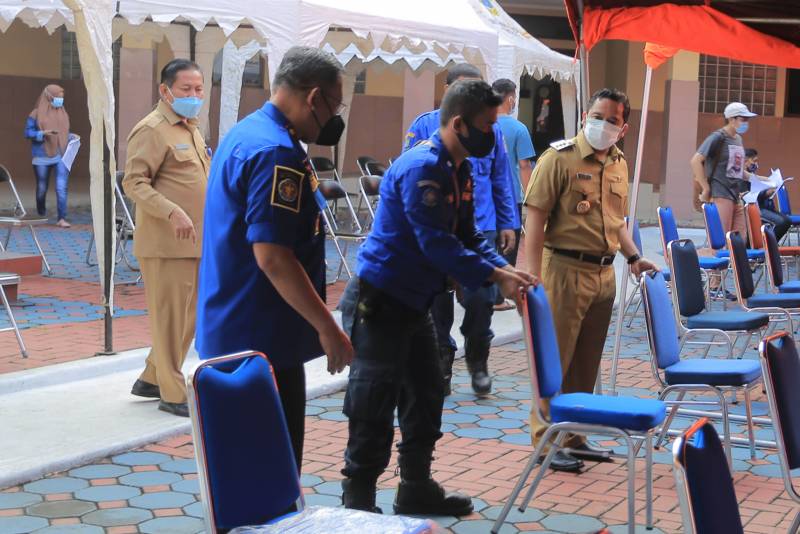 IMG-wali-kota-tingginya-antusiasme-masyarakat-ikuti-vaksinasi-padati-puspem-kota-tangerang