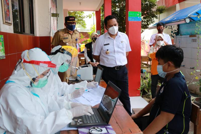 IMG-tinjau-pelaksanaan-tes-swab-massal-arief-banyak-yang-positif-orang-tanpa-gejala