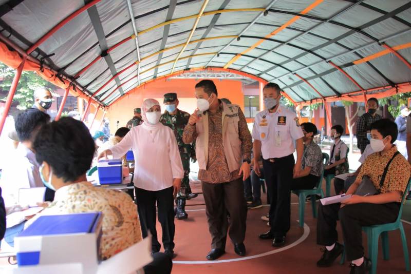 IMG-pemkot-dan-bin-gelar-vaksinasi-untuk-pelajar