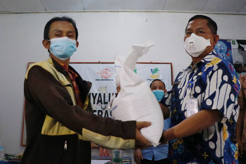 IMG-pemkot-mulai-distribusi-bantuan-beras-kepada-lebih-dari-200-ribu-kpm