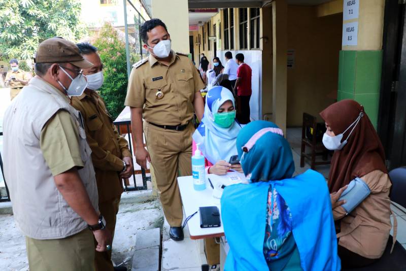 IMG-gencarkan-vaksinasi-guna-membangun-kekebalan-komunal-arief-pantau-vaksinasi-bagi-remaja-di-mts-negeri-3