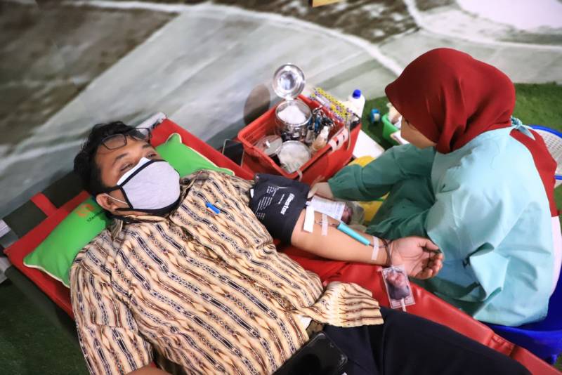 IMG-sambut-hut-ke-76-ri-pmi-kota-tangerang-gencarkan-donor-darah