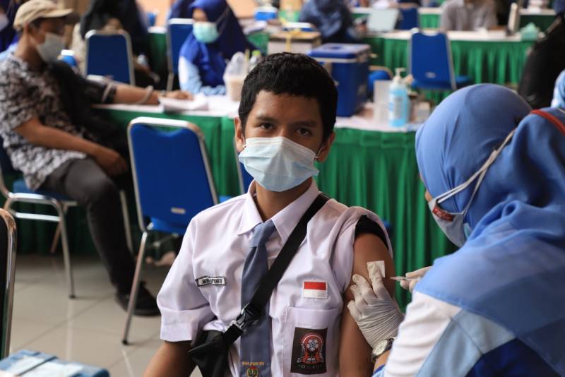 IMG-semangat-ptm-9-235-siswa-sma-ikuti-vaksinasi-massal-pelajar-kota-tangerang