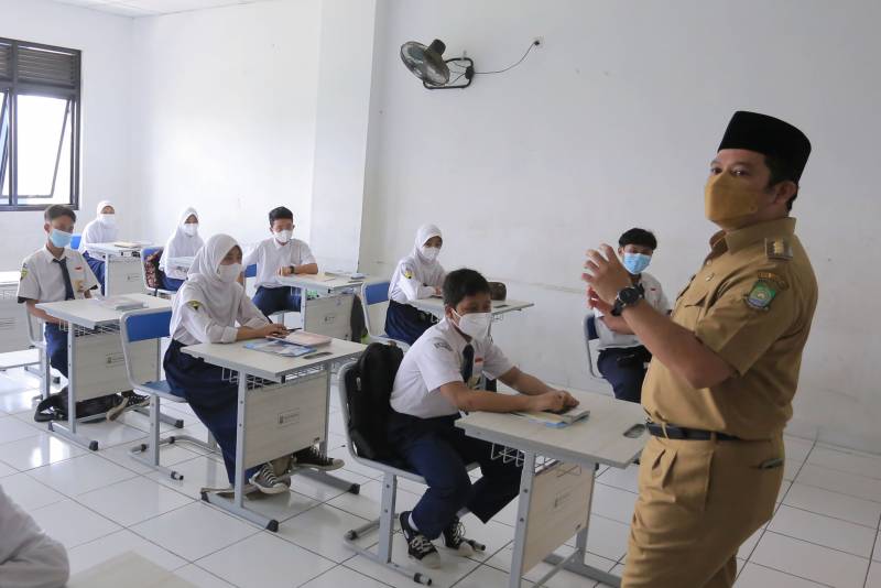 IMG-hari-pertama-pelaksanaan-ptm-arief-40-sekolah-jadi-pilot-project