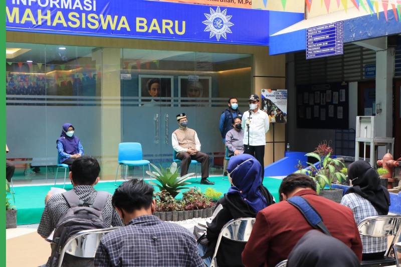 IMG-wakil-tinjau-vaksinasi-bagi-mahasiswa-umt