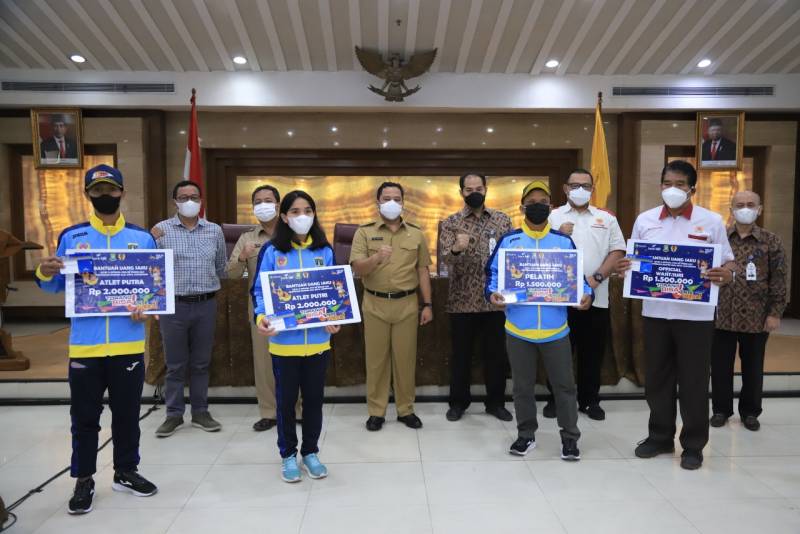 IMG-atlet-kota-tangerang-yang-berlaga-di-pon-xx-papua-mendapat-bantuan-uang-saku