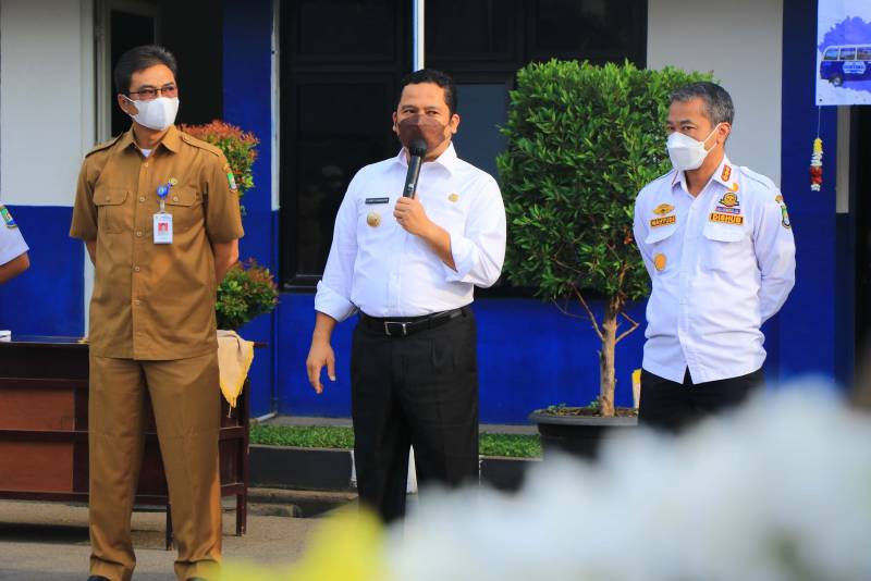 IMG-angkot-ber-ac-gratis-wali-kota-resmikan-penambahan-4-koridor-operasional-angkutan-kota-si-benteng