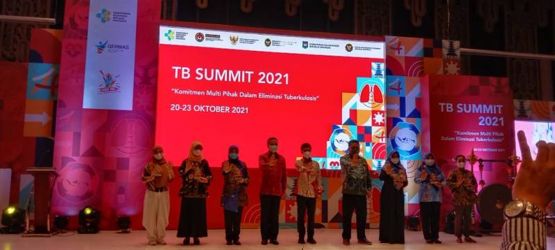 IMG-kader-tbc-kota-tangerang-meraih-penghargaan-kader-kesehatan-terbaik-tingkat-nasional
