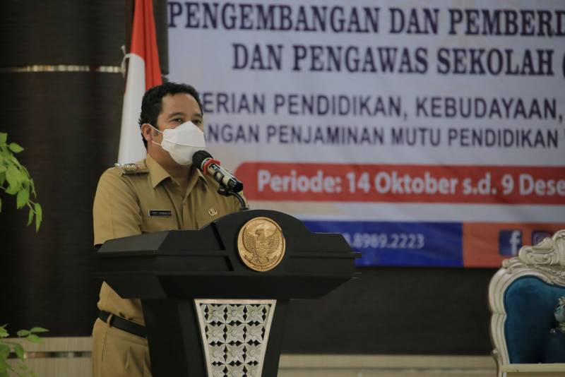 IMG-buka-diklat-calon-pengawas-sekolah-arief-ajak-guru-untuk-bersama-tingkatkan-kualitas-pendidikan