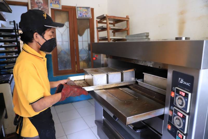 IMG-bisnis-roti-skala-rumah-tangga-raup-omzet-rp60-juta-per-bulan