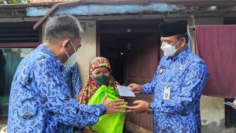 IMG-hut-korpri-ke-50-pemkot-tangerang-bagi-bagi-paket-sembako