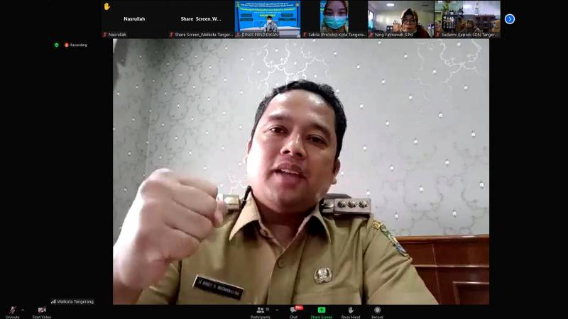 IMG-sambut-hari-guru-nasional-dan-hut-pgri-ke-76-tahun-arief-buka-webinar-nasional-untuk-para-guru