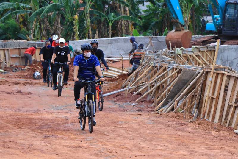 IMG-sambil-bersepeda-wali-kota-tinjau-beberapa-pembangunan-fasilitas-publik