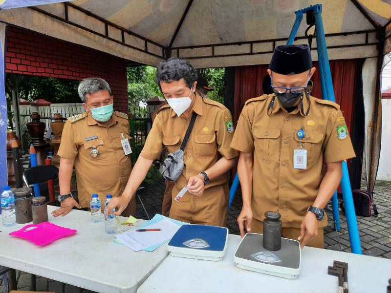 IMG-cegah-pedagang-nakal-disperindagkop-ukm-lakukan-uji-tera-di-kecamatan