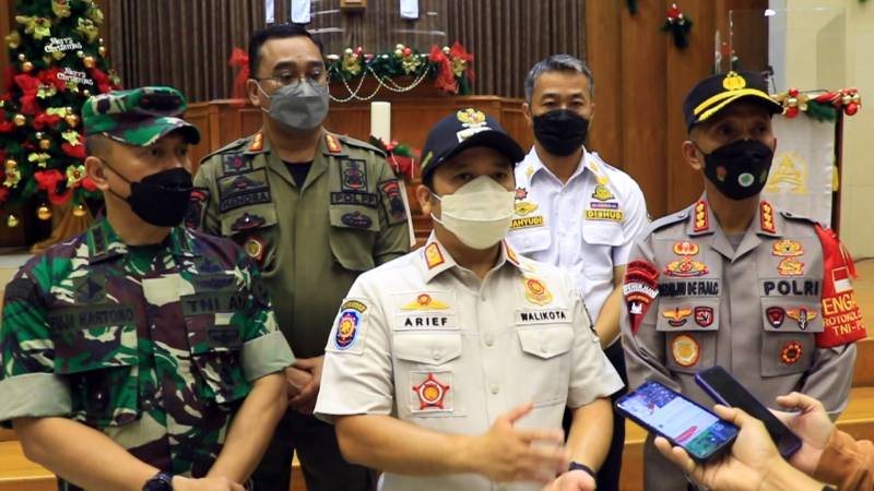 IMG-wali-kota-kembali-imbau-masyarakat-rayakan-tahun-baru-2022-bersama-keluarga-di-rumah
