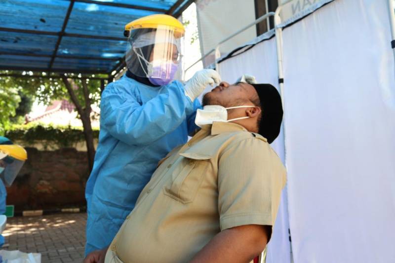 IMG-ptm-terbatas-kapasitas-100-persen-1300-tenaga-pendidik-di-swab-pcr