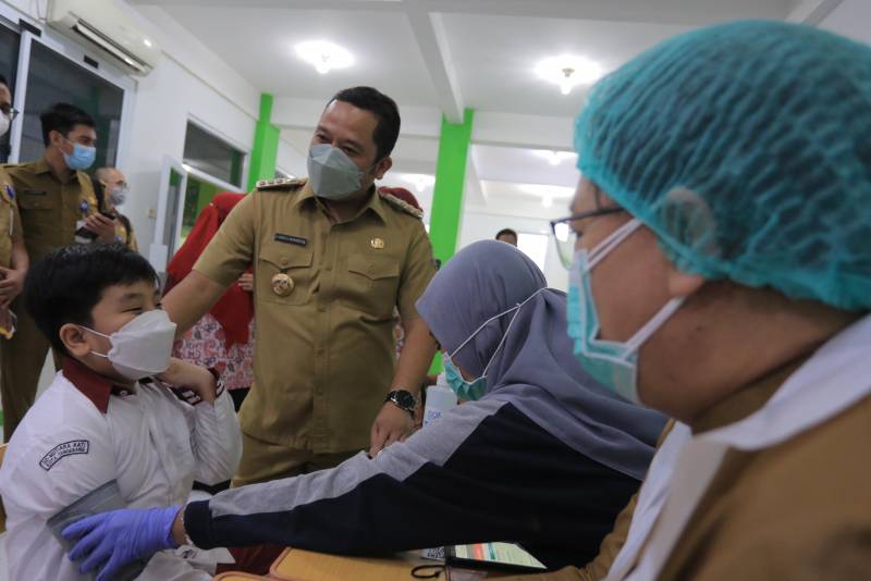 IMG-tinjau-vaksinasi-6-arief-harap-bisa-tercapai-sesuai-target