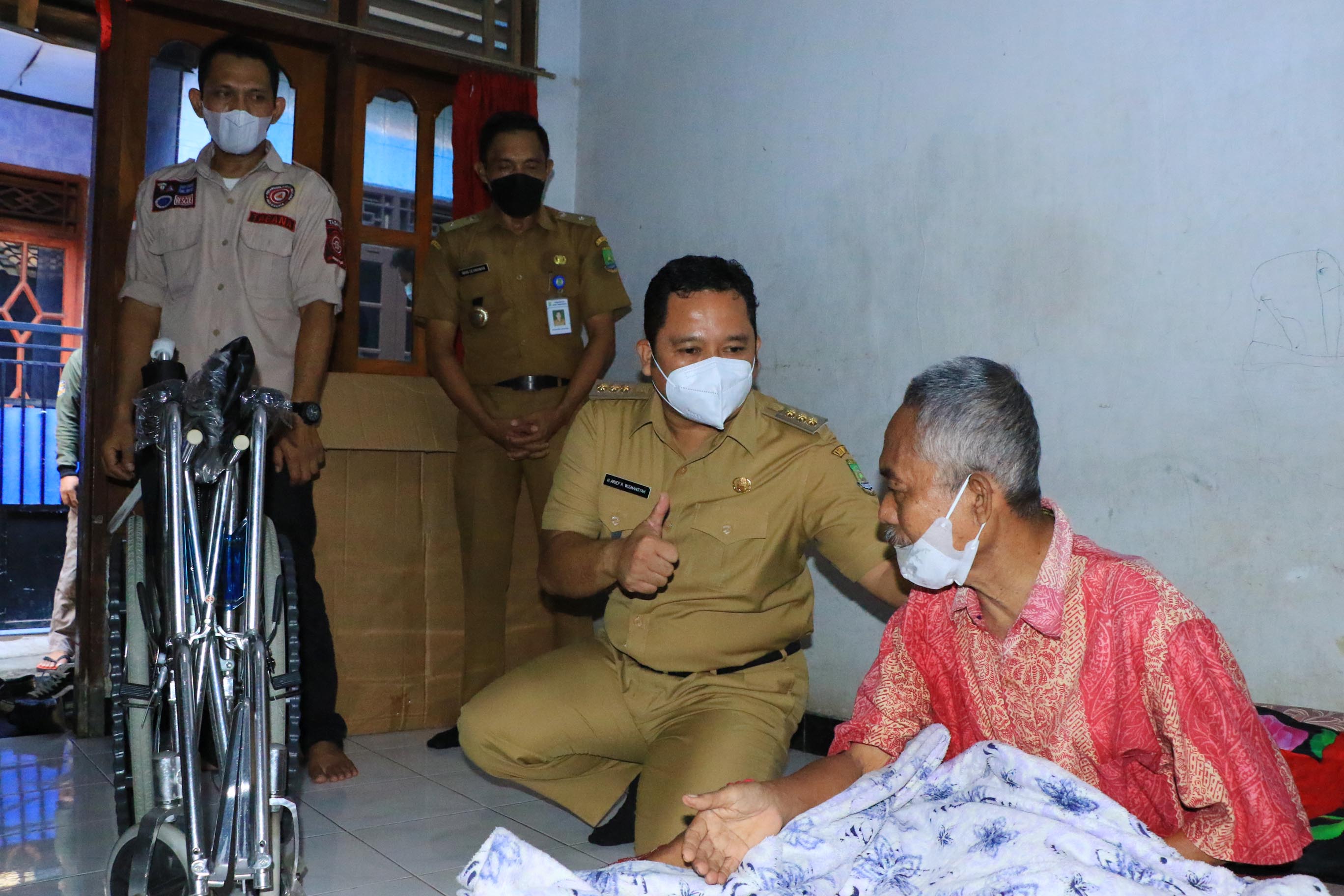 IMG-pemkot-distribusikan-200-unit-kursi-roda-untuk-warga-disabilitas