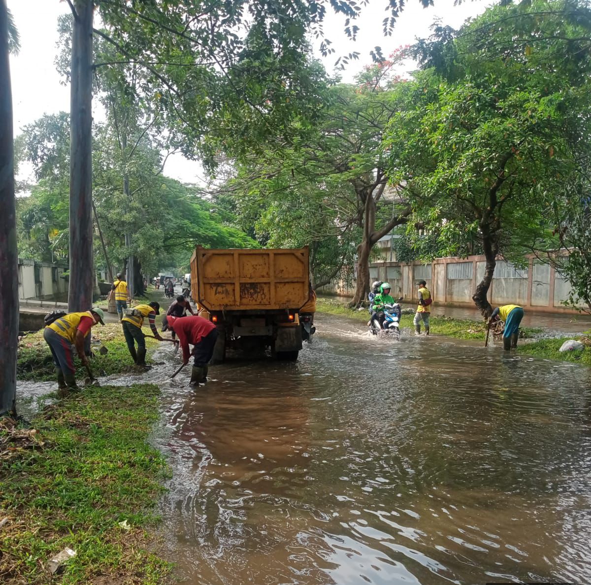 IMG-terjadi-genangan-pupr-turunkan-150-petugas-hingga-pompa-air