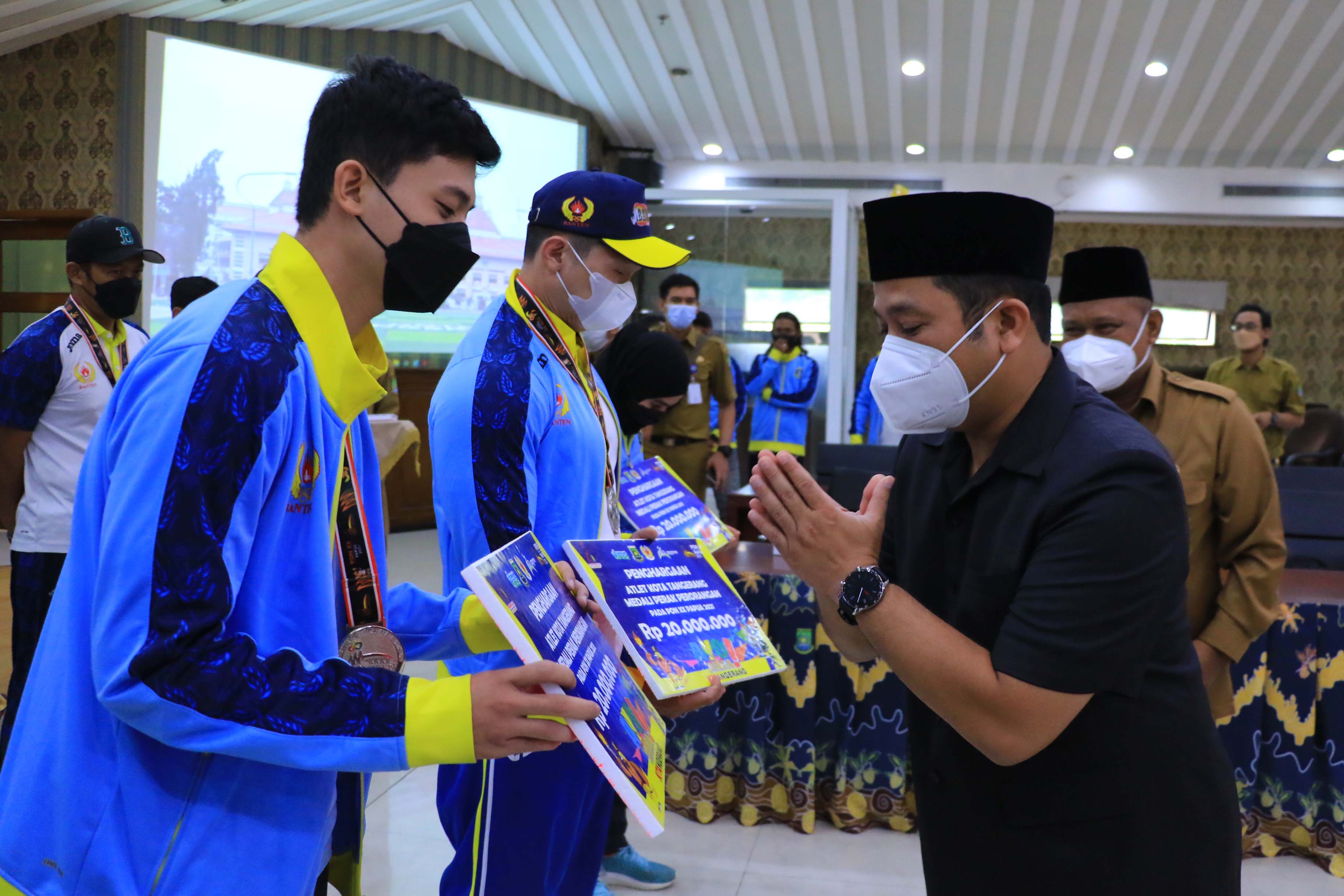 IMG-wali-kota-tangerang-berikan-penghargaan-kepada-atlet-berprestasi