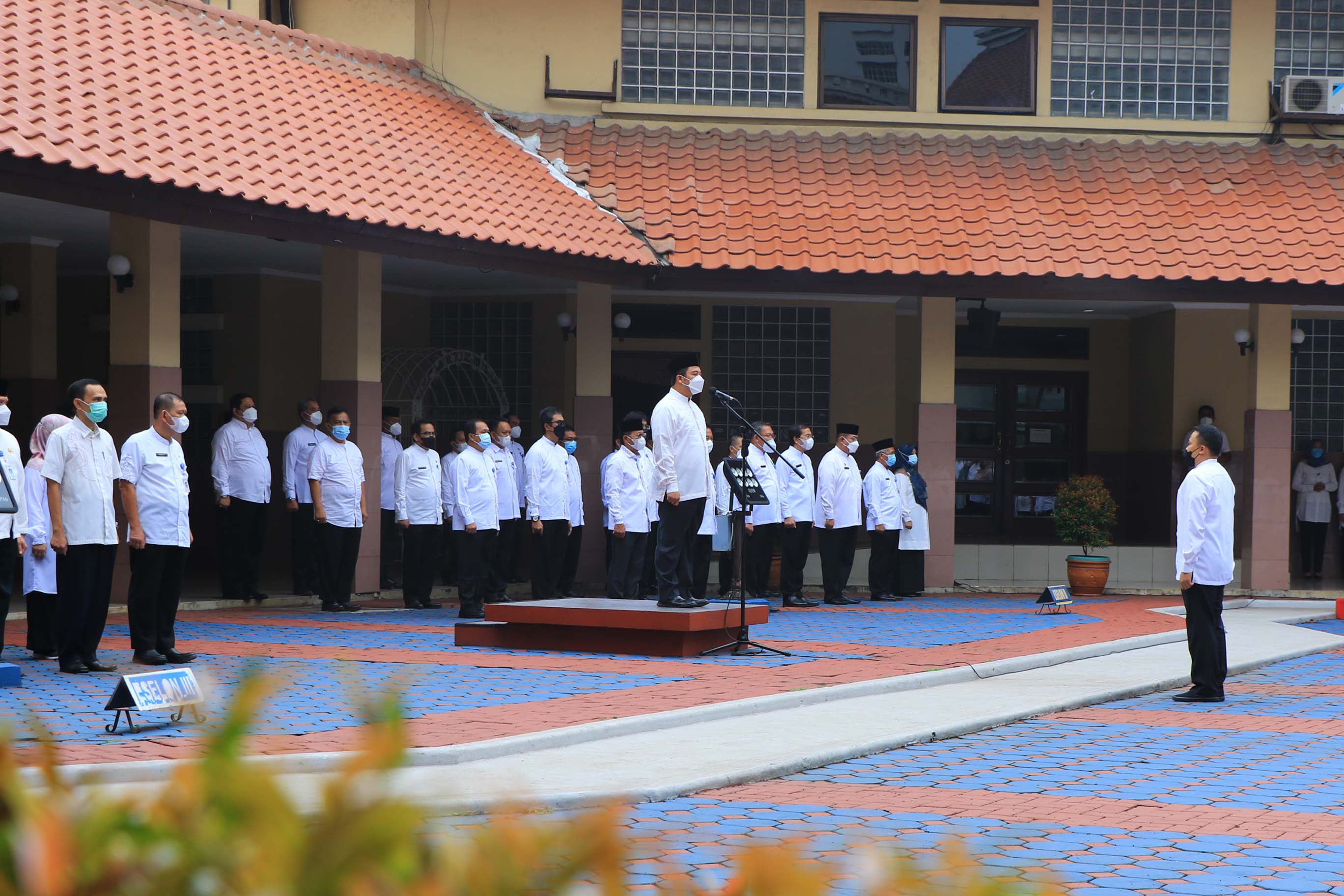 IMG-pimpin-apel-pegawai-arief-ingatkan-asn-untuk-tidak-euforia-terhadap-melandainya-kasus-covid-19