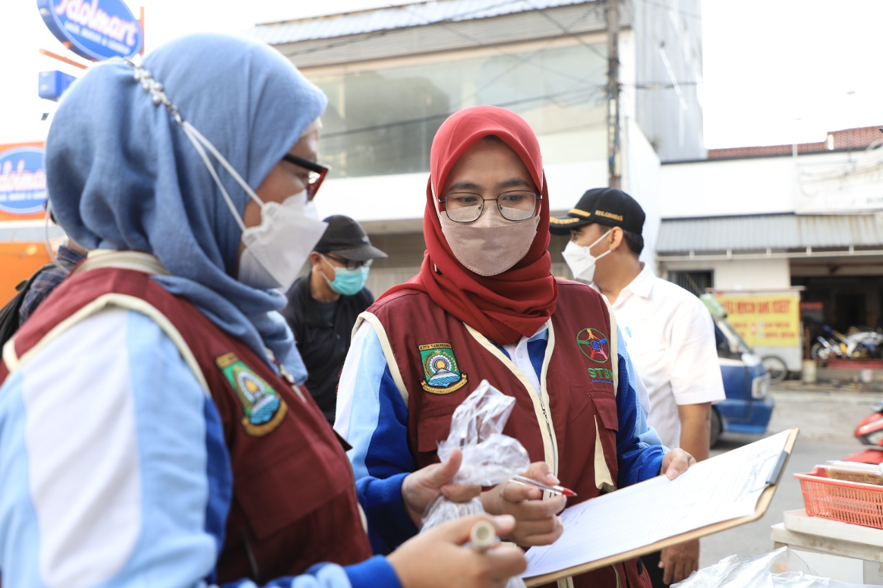 IMG-ramadan-dinkes-kota-tangerang-cek-kandungan-jajanan-takjil-di-13-kecamatan