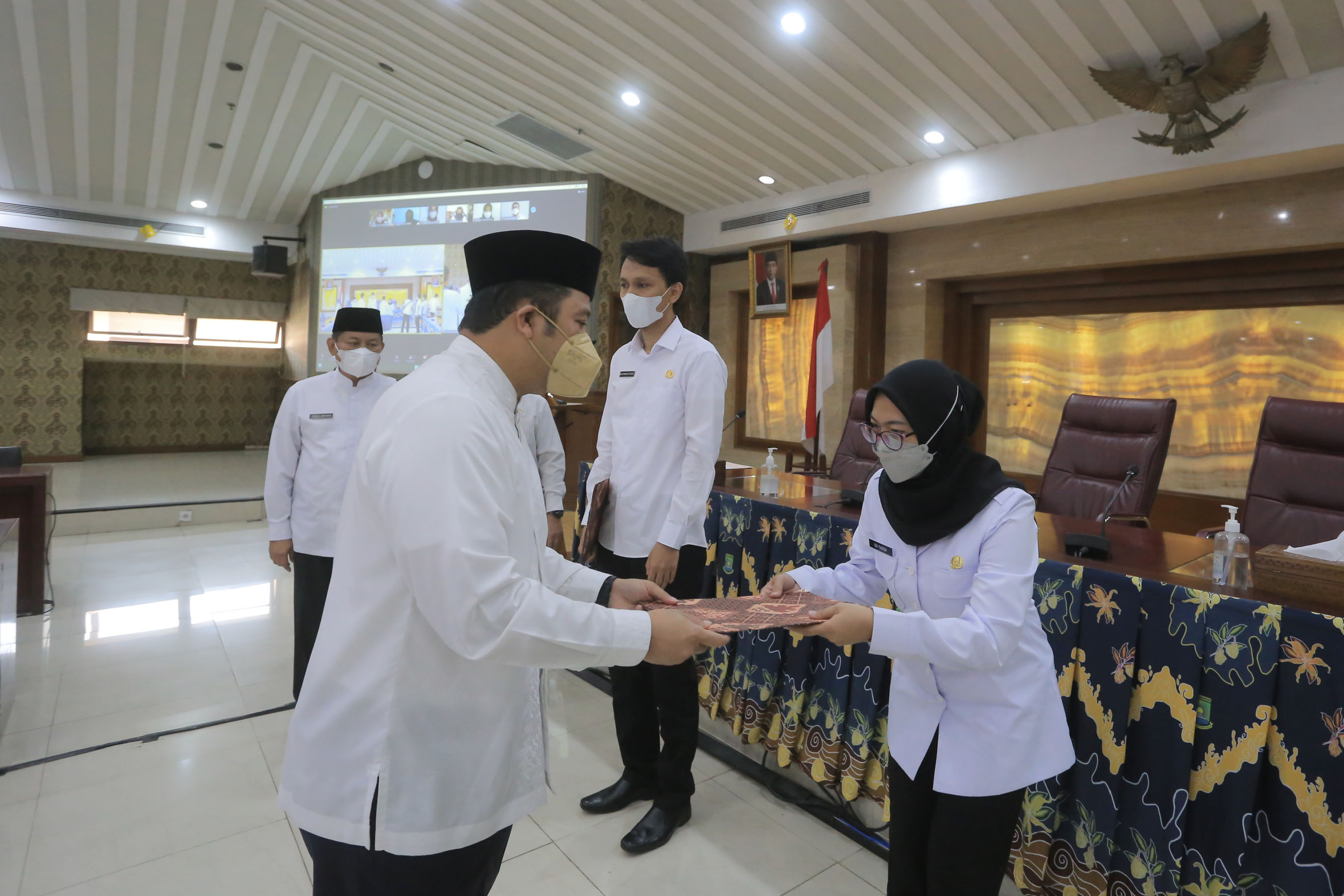 IMG-serahkan-sk-cpns-tahun-2021-arief-harapkan-kontribusi-cpns-untuk-kemajuan-kota-tangerang